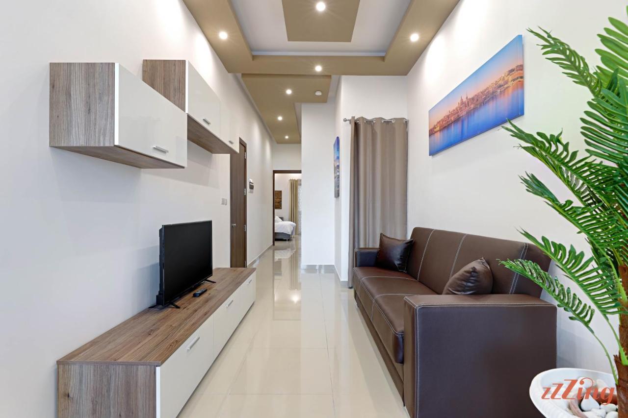 Gem Beachfront Apt With Amazing Bay And Sea Views Birżebbuġa Esterno foto