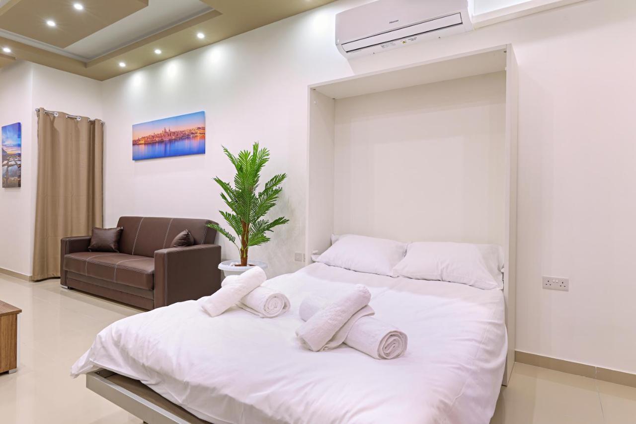 Gem Beachfront Apt With Amazing Bay And Sea Views Birżebbuġa Esterno foto