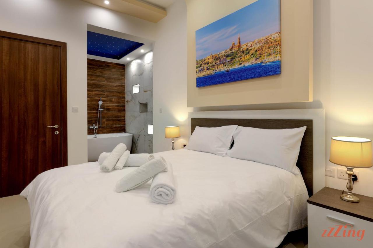Gem Beachfront Apt With Amazing Bay And Sea Views Birżebbuġa Esterno foto